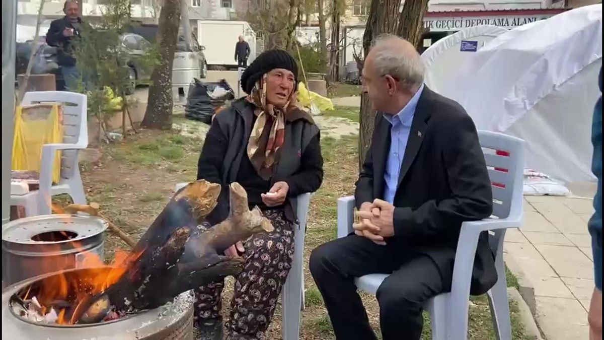 Kılıçdaroğlu, Deprem Bölgesinde Geceyi Çadırda Geçirdi… Günün İlk Saatlerinde Dinlediği Kalp Hastası Depremzede: 'Torunlarıma Sahip Çık'