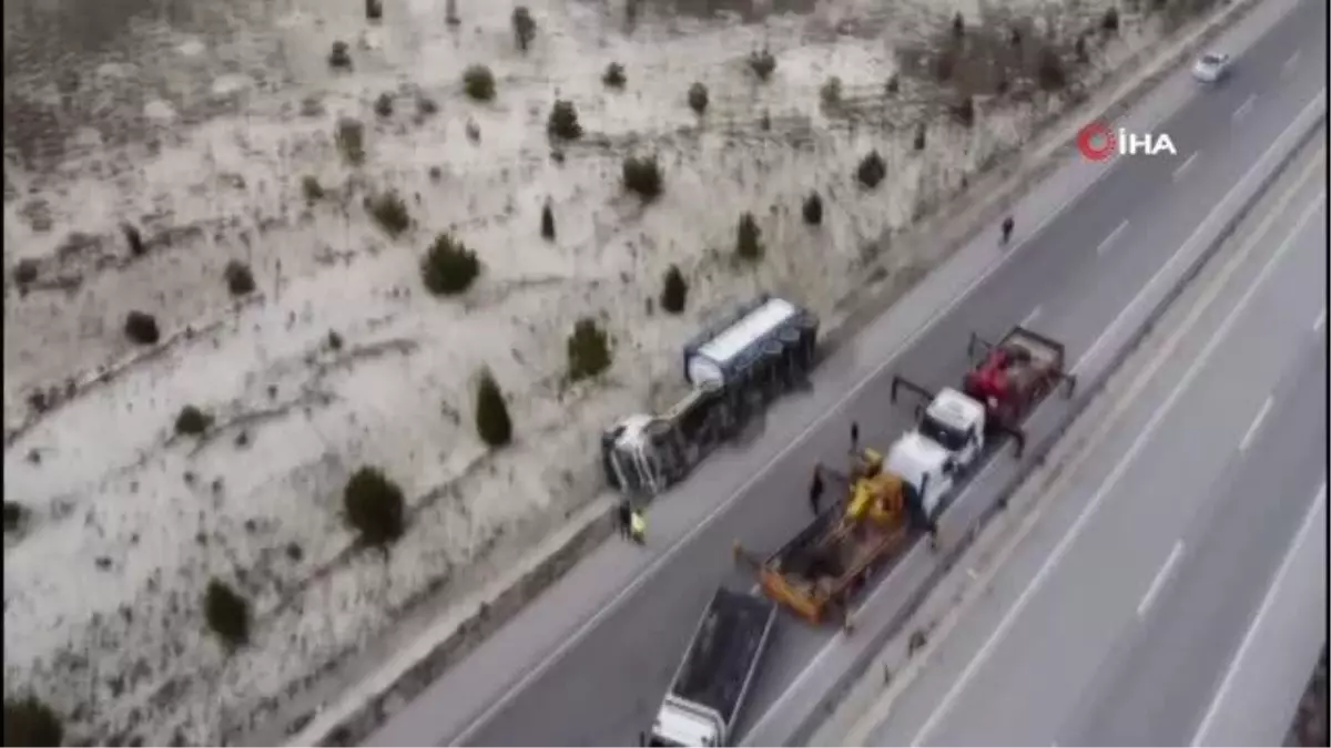 Kimyasal madde yüklü tır devrildi