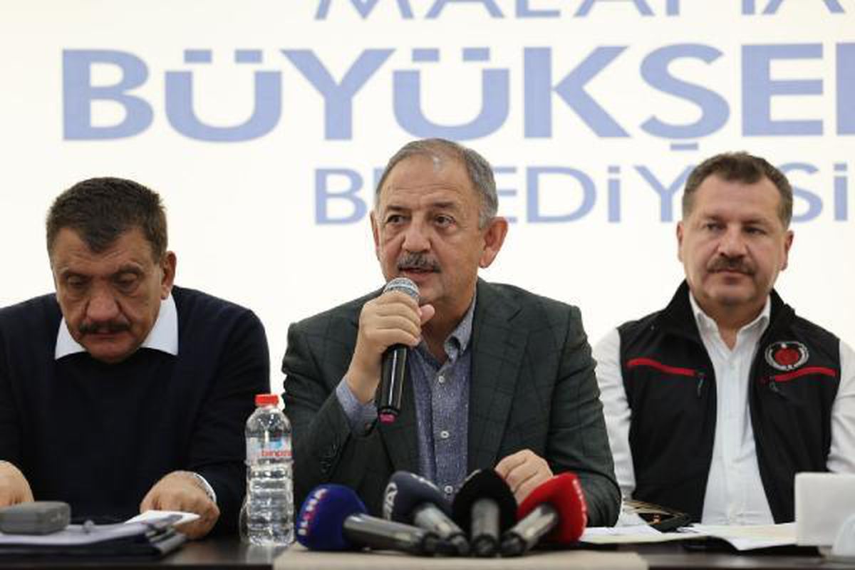 Özhaseki: Depremzedeler enkazdan çıkarılırken 'Partisine bakın' diyen ahlaksızlar var