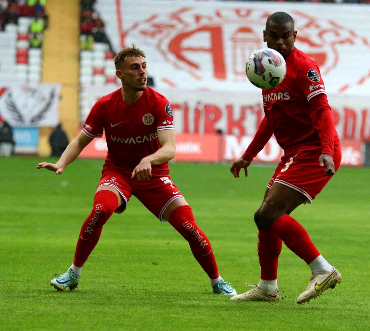 Spor Toto Süper Lig: Antalyaspor: 1 Kayserispor: 0 (İlk yarı)