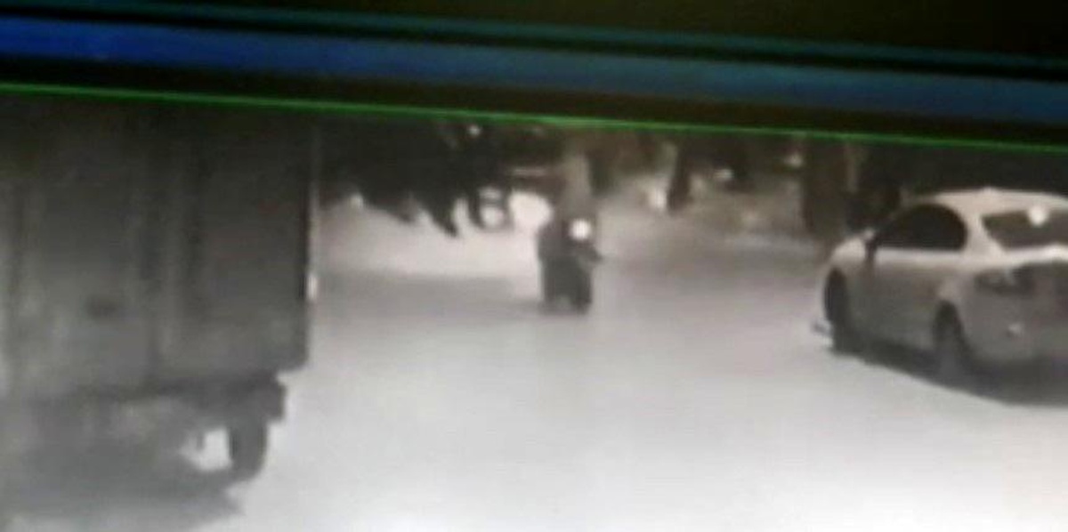 Sultangazi\'de motosikletli saldırganların açtığı ateş sonucu 2 kişi yaralandı