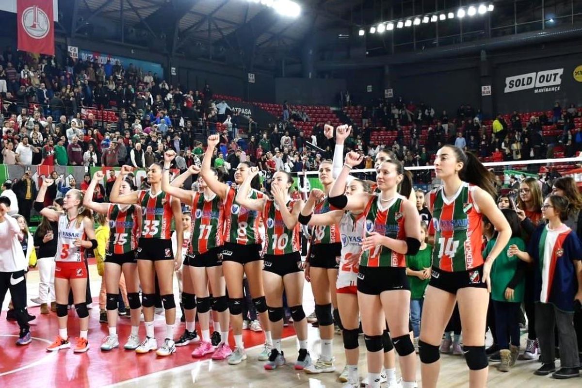 Voleybolda İzmir derbisi