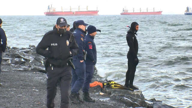 Zeytinburnu Sahili'nde görülen ceset rüzgarın etkisiyle denizde kayboldu Zeytinburnu Sahili'nde görülen ceset rüzgarın etkisiyle denizde kayboldu