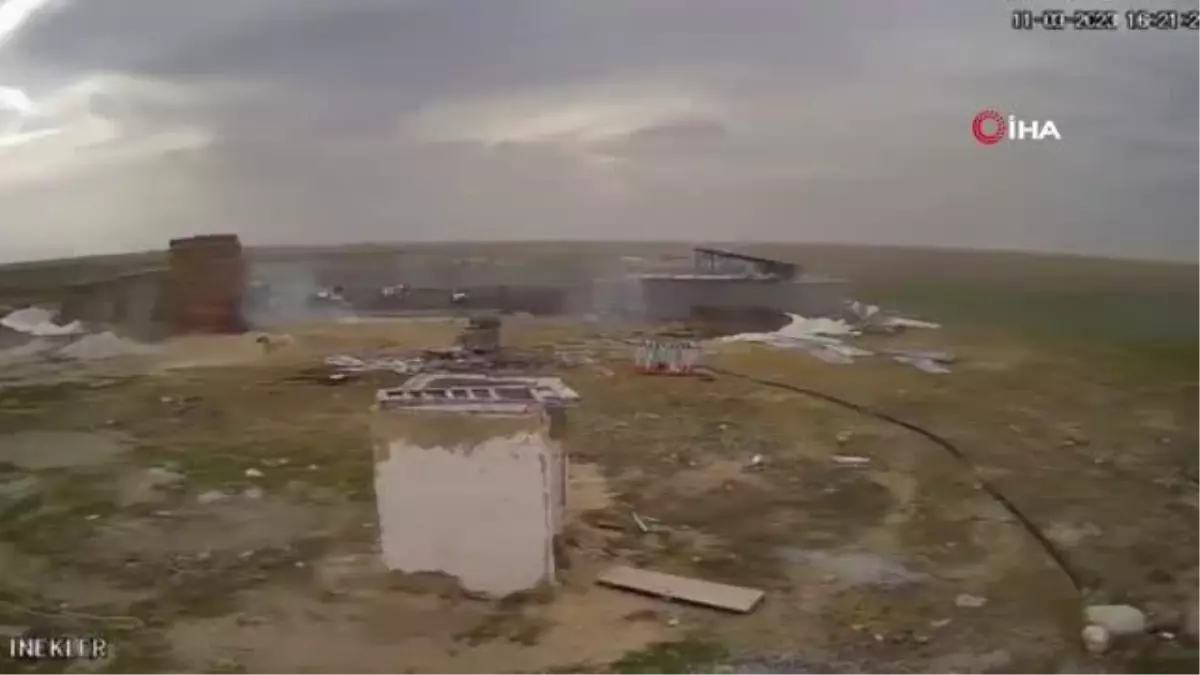 Alev alev yanan saman balyaları kameraya yansıdı