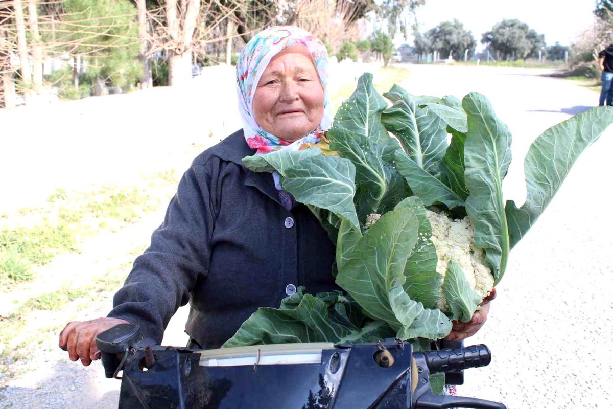 Ayşe nine üreterek genç kalıyor