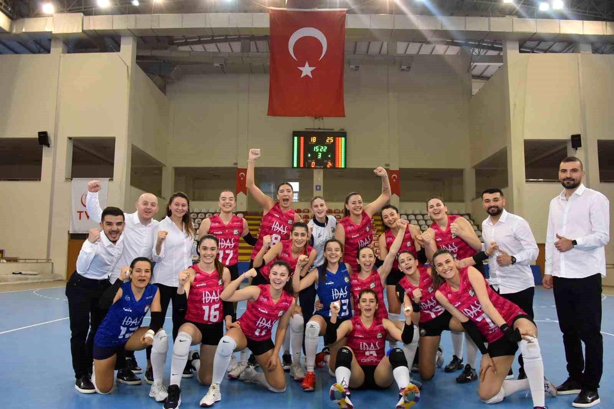 "Bizim Kızlar" çeyrek finallerdeki ilk galibiyetini aldı