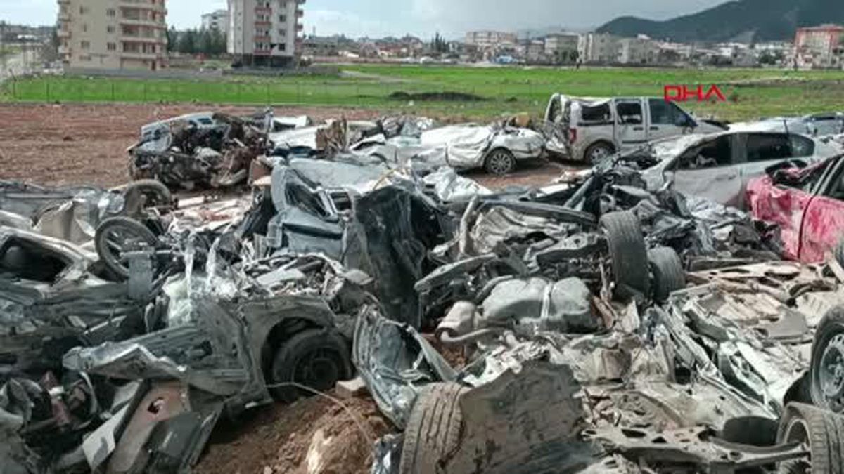 DEPREMİN VURDUĞU İSLAHİYE'DE, 950 ARAÇ HURDAYA DÖNDÜ