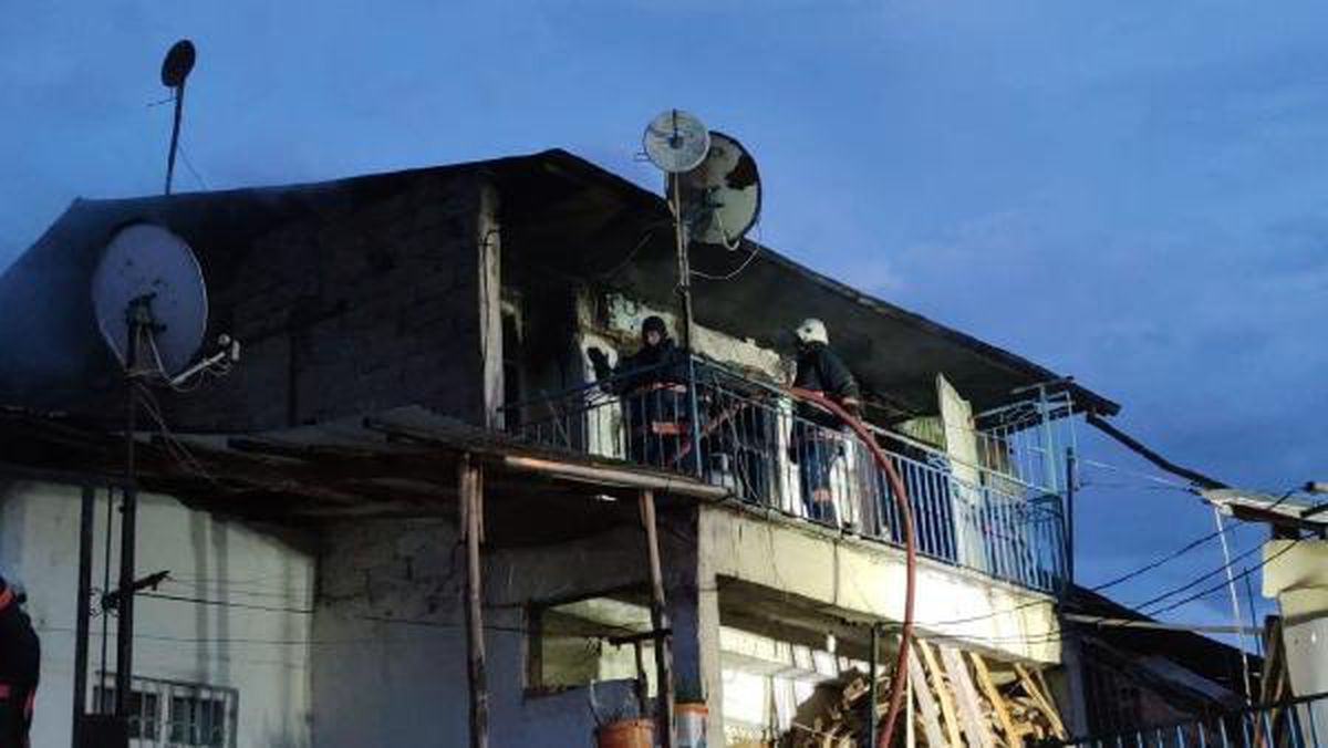 Elazığ\'da soba patladı, evin bir kısmı çöktü: 2 yaralı