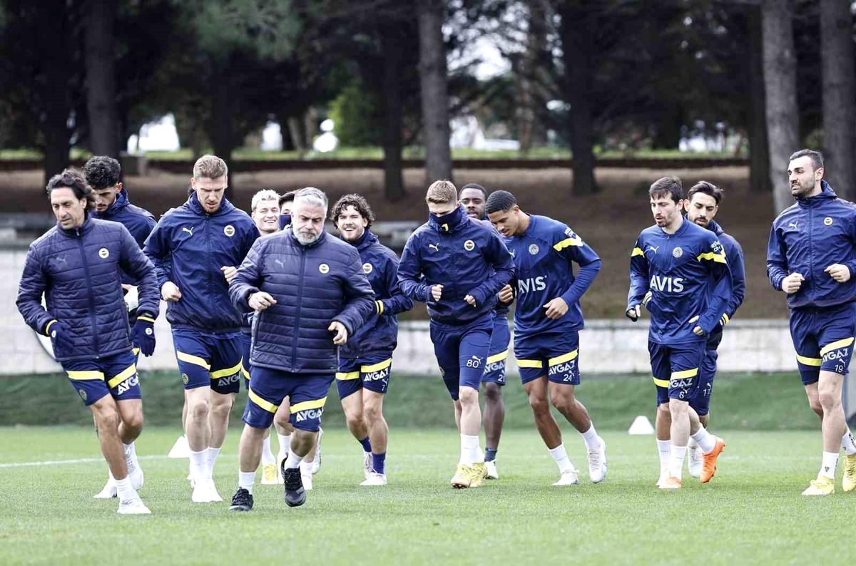 Fenerbahçe\'de Sevilla hazırlıkları devam ediyor