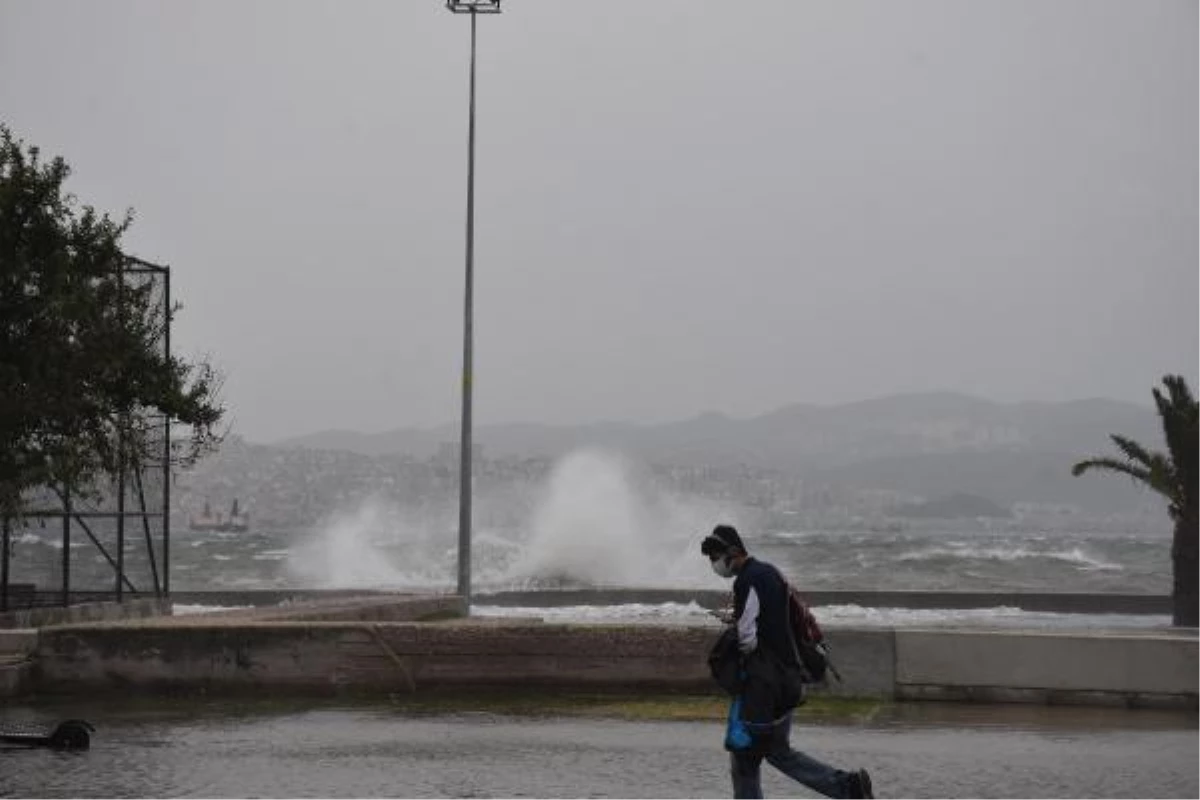 İzmir\'de kuvvetli rüzgar ve fırtına uyarısı