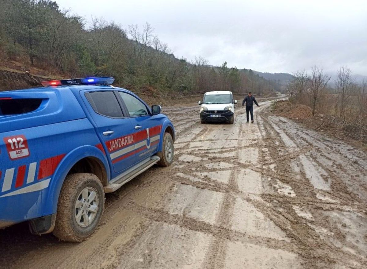 Jandarma ekipleri vatandaşın imdadına yetişti