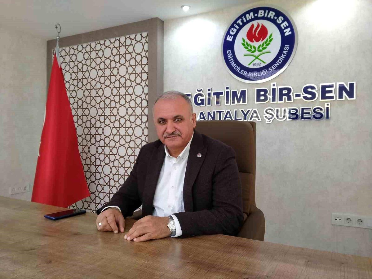 Miran: 'İstiklal Marşı tarihi bir meydan okuyuştur'