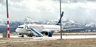Motor ve kanat kısmını iniş sırasında piste sürten THY'nin TK 7575 sefer sayılı uçağı Erzurum Havalimanı'nda onarılacak