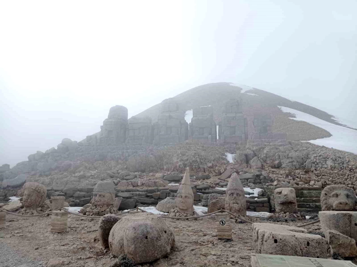 Nemrut Dağı\'ndaki heykeller depremde zarar görmedi