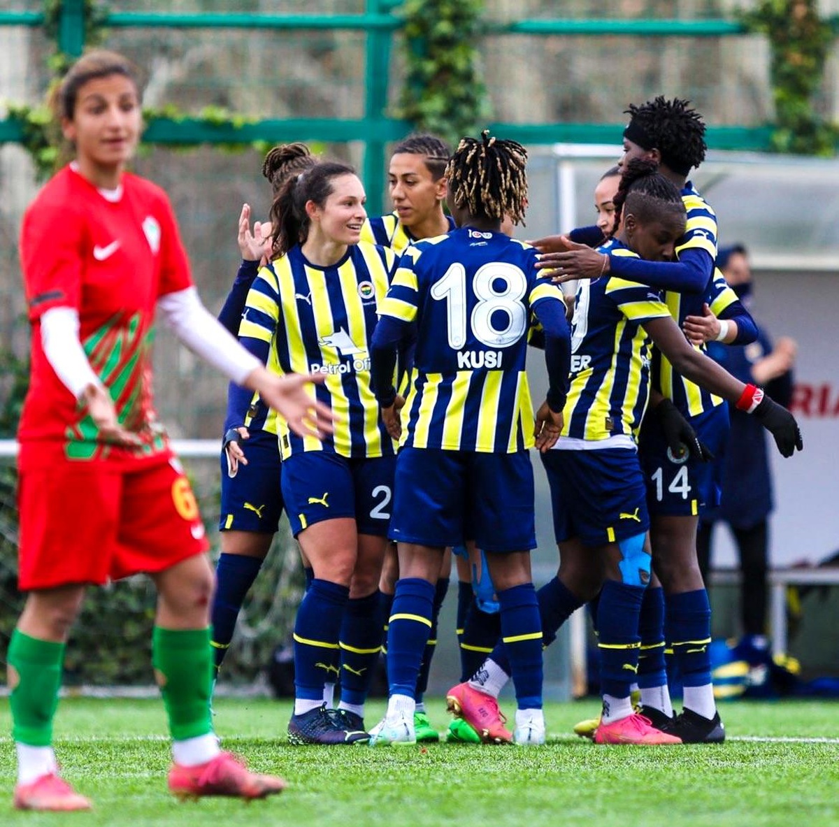Turkcell Kadın Futbol Süper Ligi: Fenerbahçe: 4 Amed Sportif Faaliyetler: 0