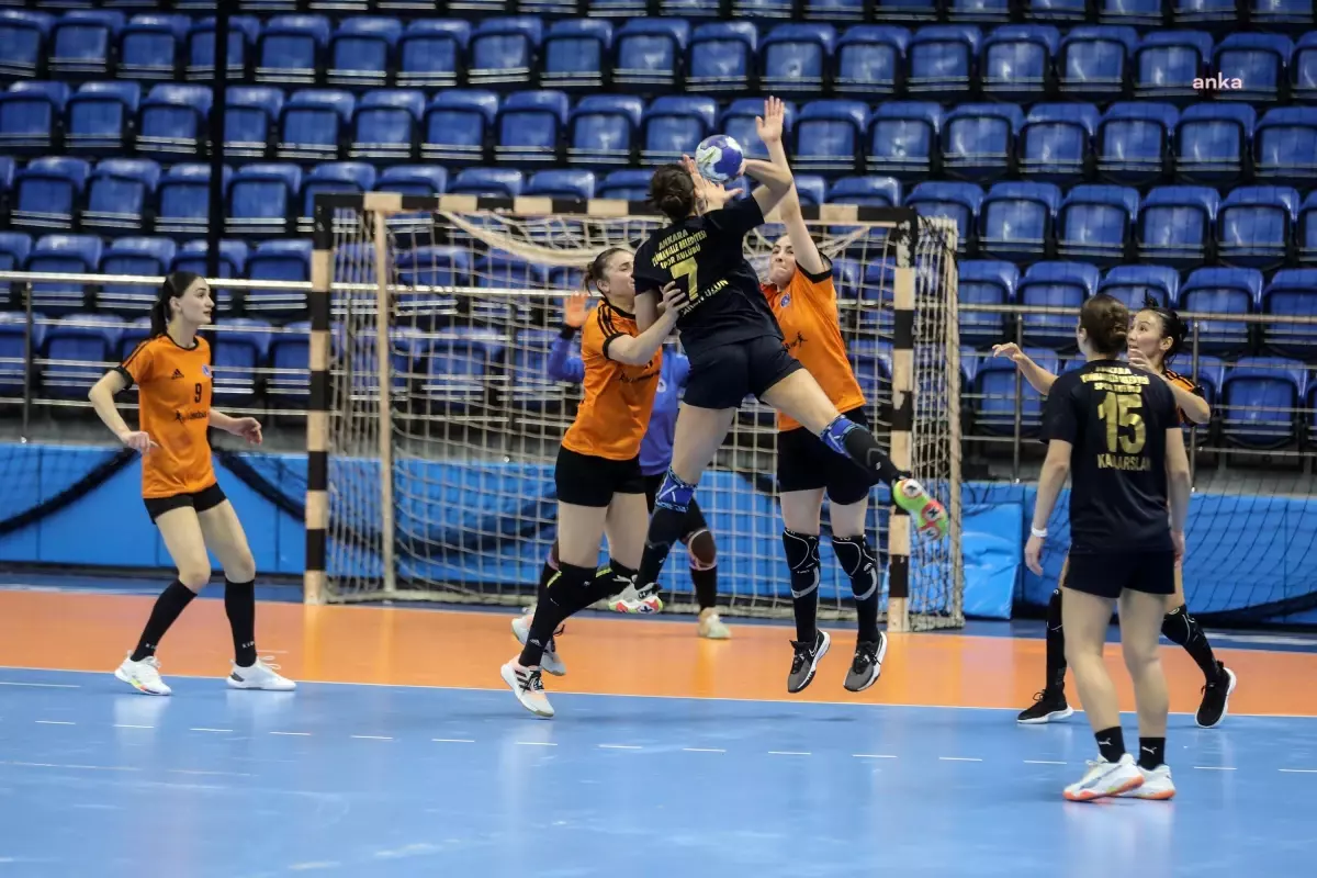 Yenimahalle Belediyesi Kadın Hentbol Takımı, Üsküdar Belediyesi'yle Oynadığı Maçtan Galip Ayrıldı