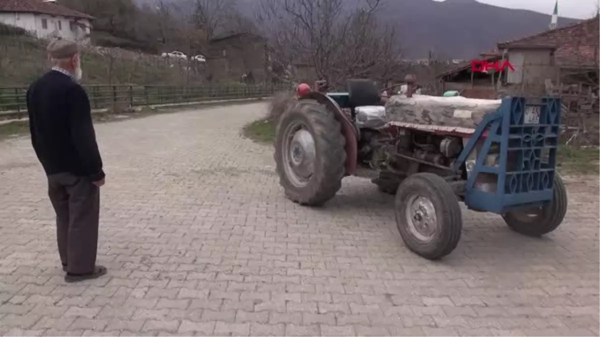 33 YILLIK TRAKTÖRÜNÜ DEPREMZEDELER İÇİN SATIŞA ÇIKARDI