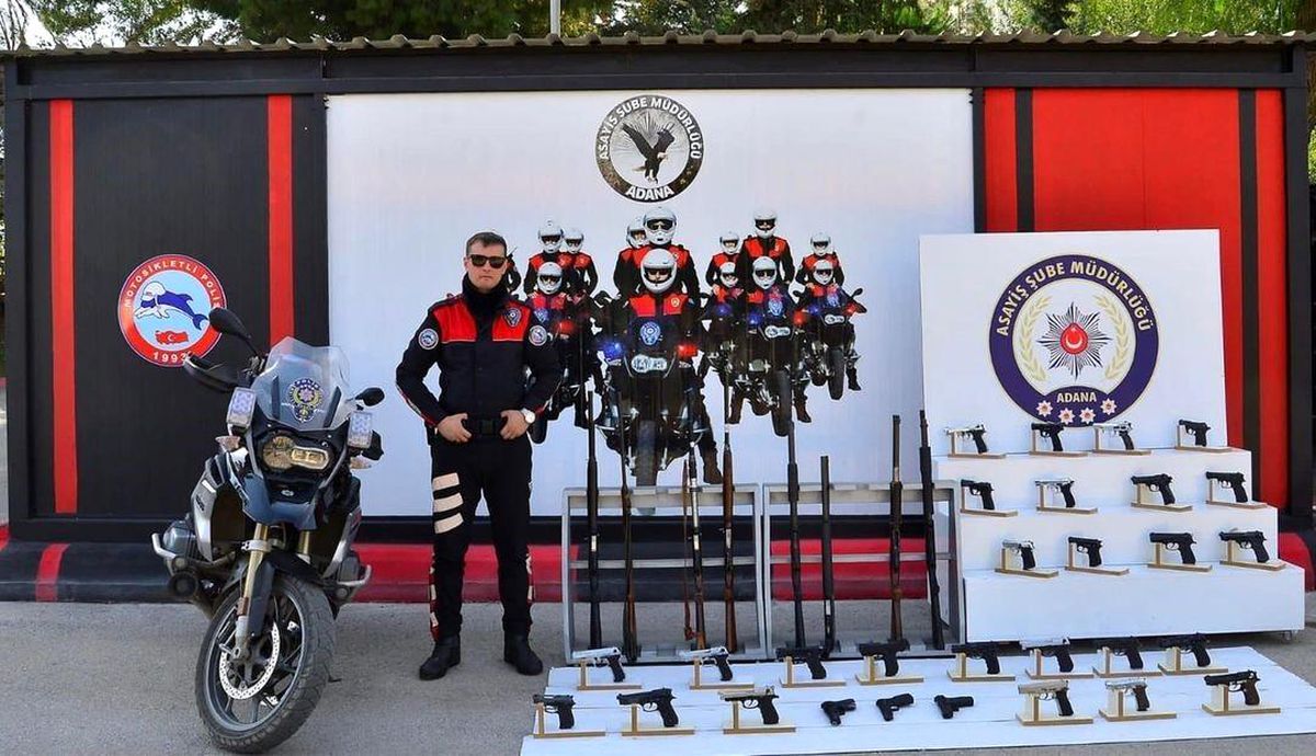 Adana\'da polisin yakaladığı 36 hırsız tutuklanırken, 125 adet ruhsatsız silah ele geçirildi