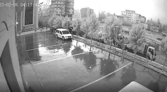 Asrın felaketinden yeni görüntüler! Gece gündüze döndü, bina saniyeler içinde çöktü