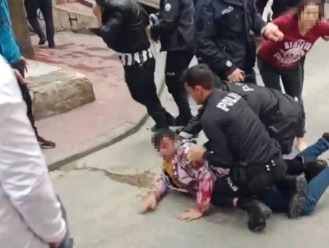 Beyoğlu'nda ortalık savaş alanına döndü! KADES ihbarına giden 5 polis saldırıya uğradı