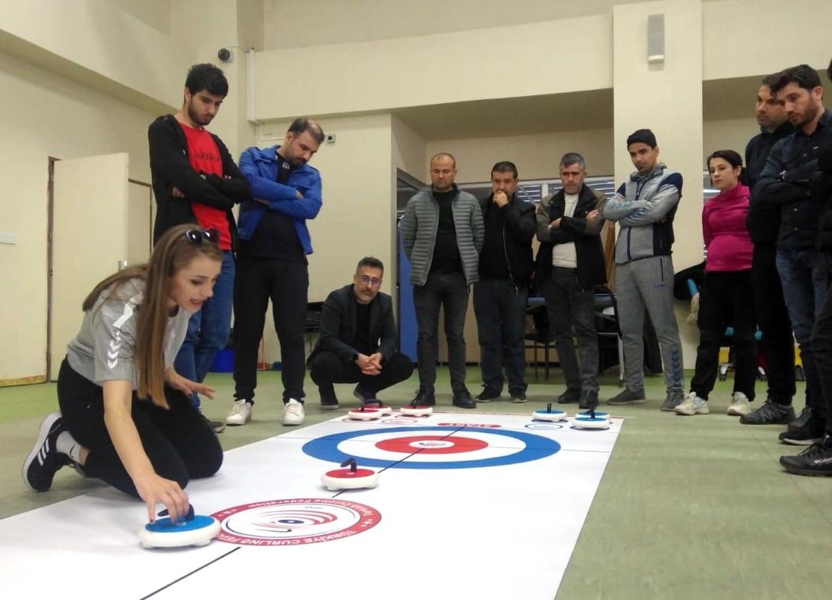 Diyarbakır\'da ilk defa yapılan \'Floor Curling\' hakemlik kursu tamamlandı