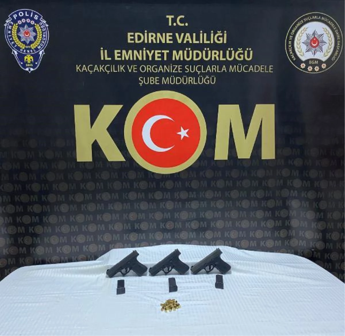 Edirne\'de otomobilde 3 suikast silahı ele geçirildi; sürücü tutuklandı