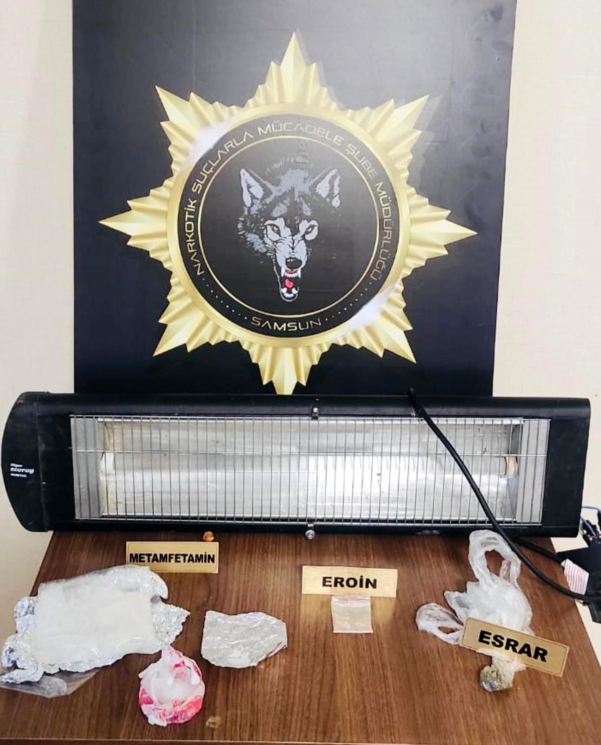 Elektrikli ısıtıcının içinde uyuşturucu ele geçirdi