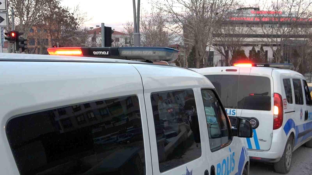 Evden altın çalan kadınlardan 2\'si tutuklandı