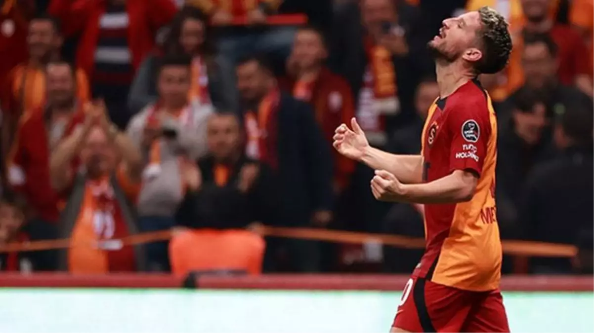 Galatasaray\'ın yıldızı Mertens\'in sakatlığı nedeniyle Konyaspor maçında da forma giymesi beklenmiyor