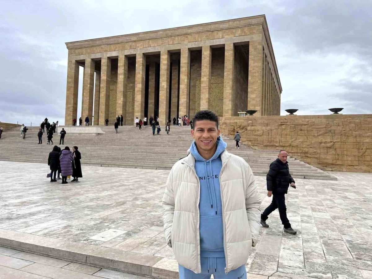 Giresunsporlu Alexis Perez, Anıtkabir\'i ziyaret etti