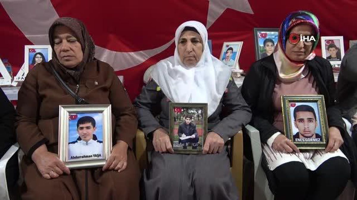 HDP önünde evlat nöbeti kararlılıkla sürüyor