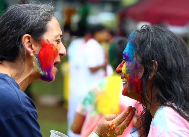 Holi Festivali, Sri Lanka ve Tayland'da Kutlandı