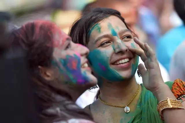 Holi Festivali, Sri Lanka ve Tayland'da Kutlandı