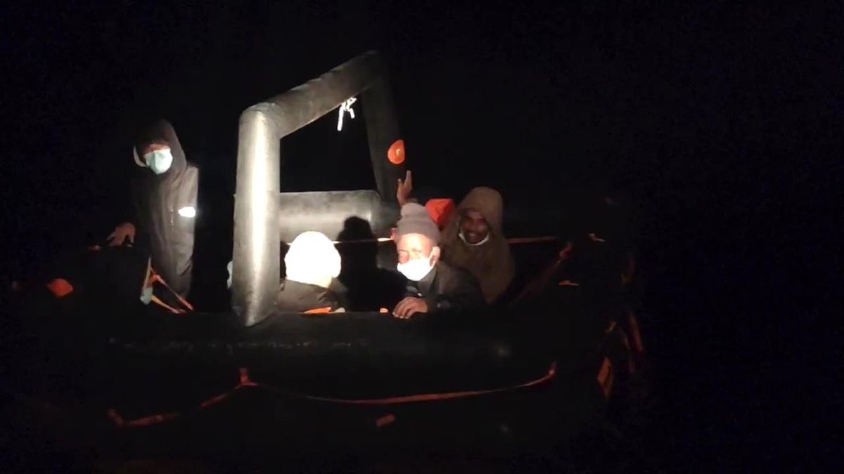 İzmir\'de 5 göçmen kurtarıldı