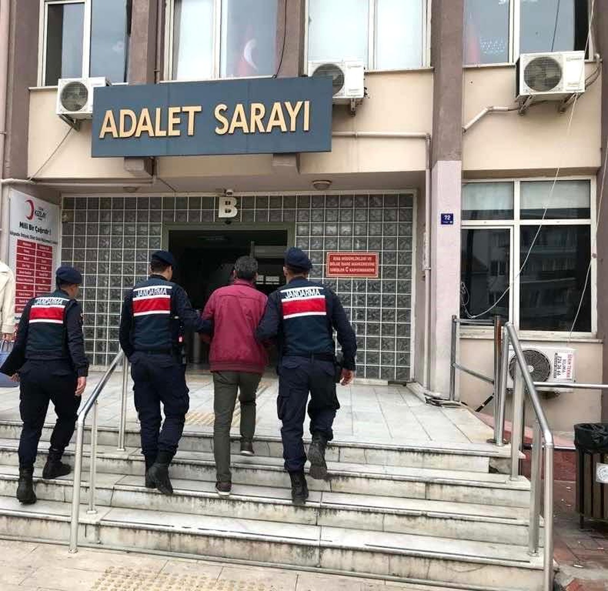 Kasten öldürmek suçundan aranan şahıs jandarmaya takıldı
