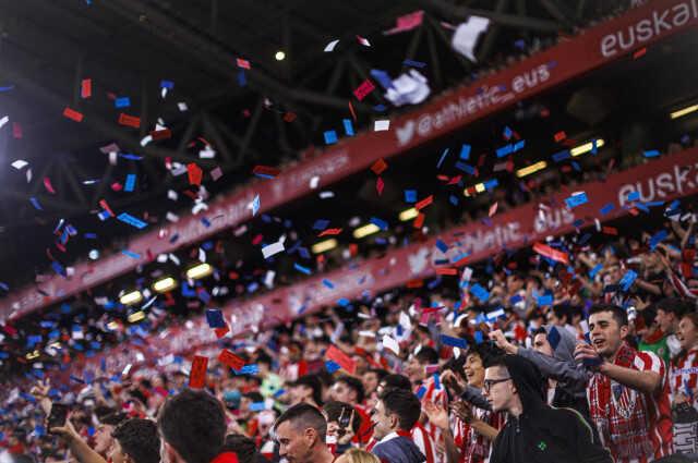 Küme düşme tehlikesiyle karşı karşıya olan Barcelona'ya Bilbao taraftarlarından protesto