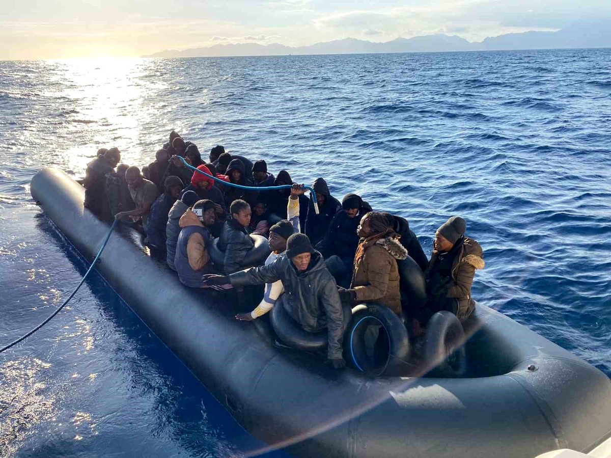 Marmaris\'te 62 düzensiz göçmen kurtarıldı