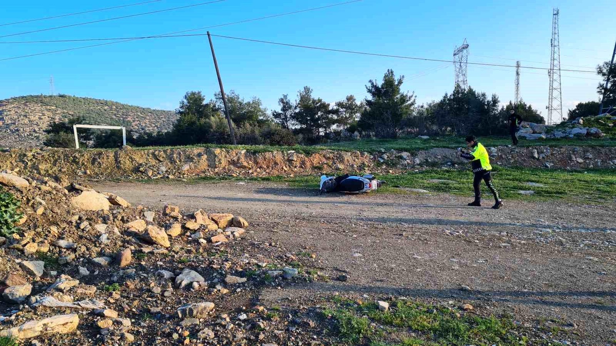 Motosikletin yanında ölü bulundu