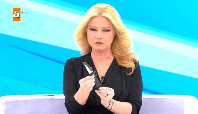 Müge Anlı'nın canlı yayınında korkutan anlar! Kayıp olayında baş şüpheli gösterilen adam, kanala bıçakla geldi