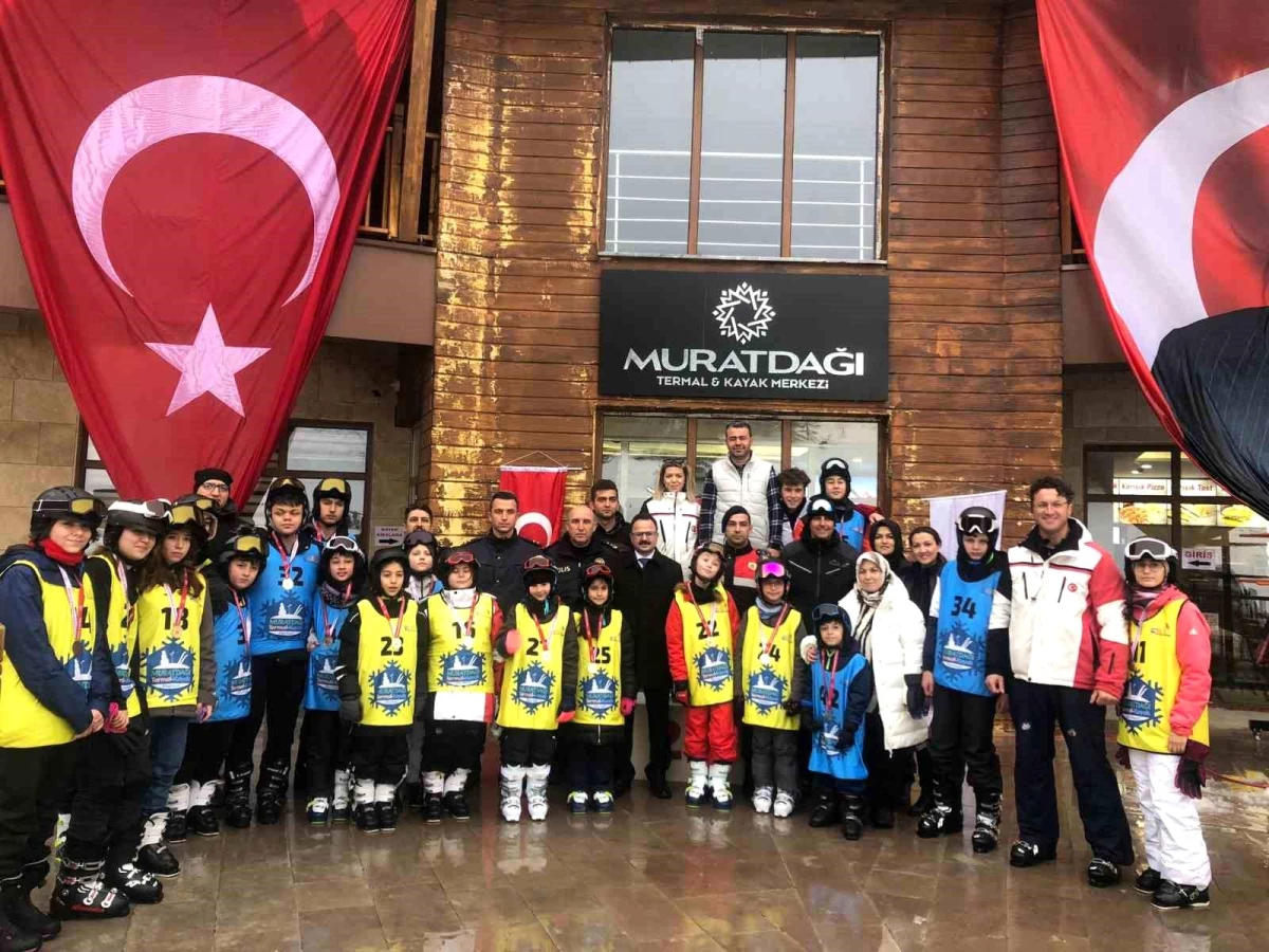 Okullar arası kayak şampiyonası Murat Dağı\'nda yapıldı