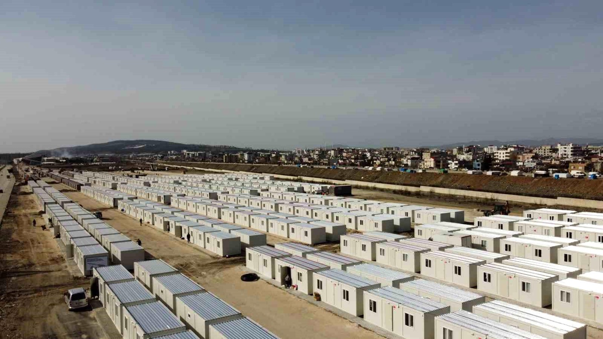 Osmaniye\'de aileler konteyner kente yerleşmeye başladı