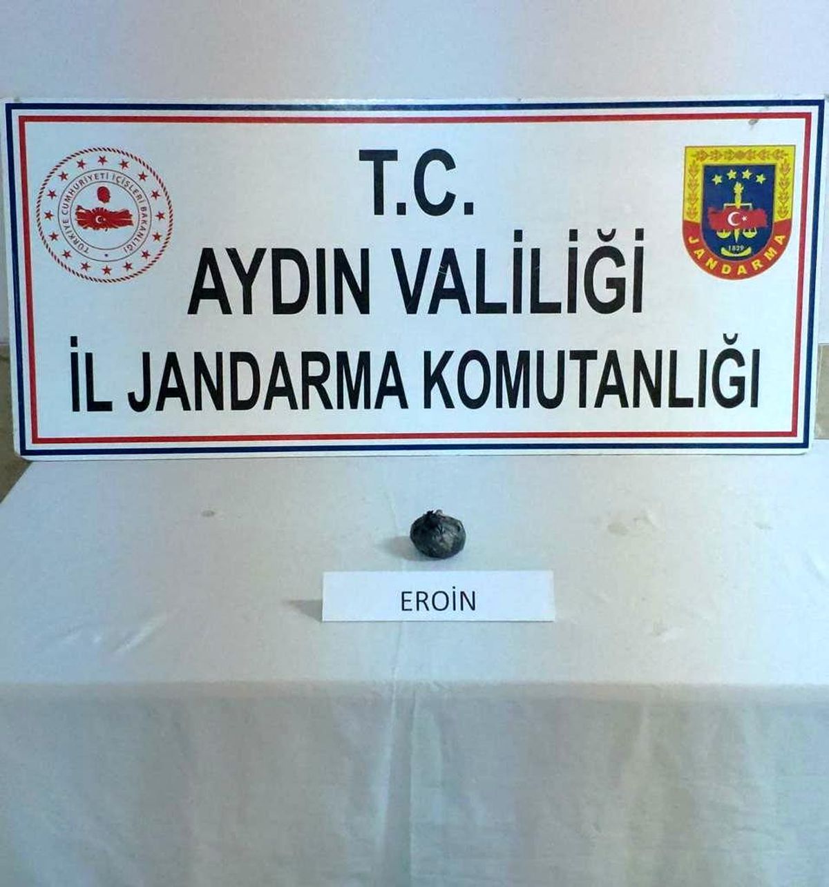 Otobüsteki yolcuların üzerinden uyuşturucu madde ele geçirildi