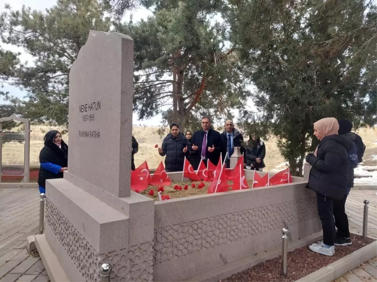 Raci Alkır Güzel Sanatlar Lisesi\'nden Nene Hatun\'a büyük vefa