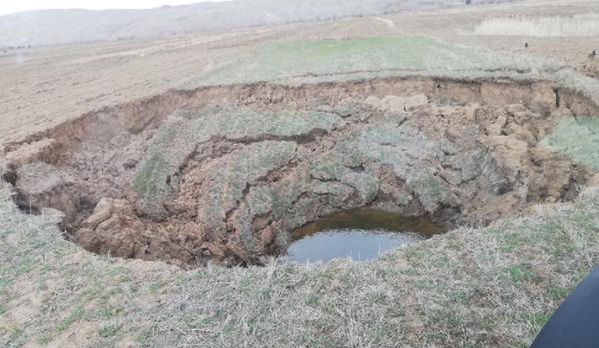 Sivas\'ın Zara ilçesinde 15 metre çaplı obruk oluştu