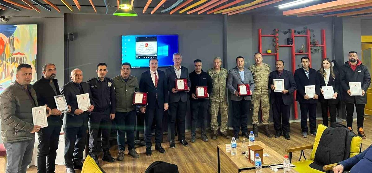 TSK Güçlendirme Vakfına bağış yapanlara plaket ve teşekkür belgesi
