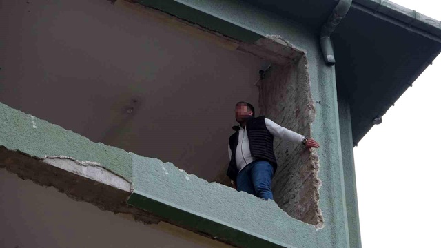 3 saatlik müzakere eşi ve bebeği gelince son buldu 3 saatlik müzakere eşi ve bebeği gelince son buldu