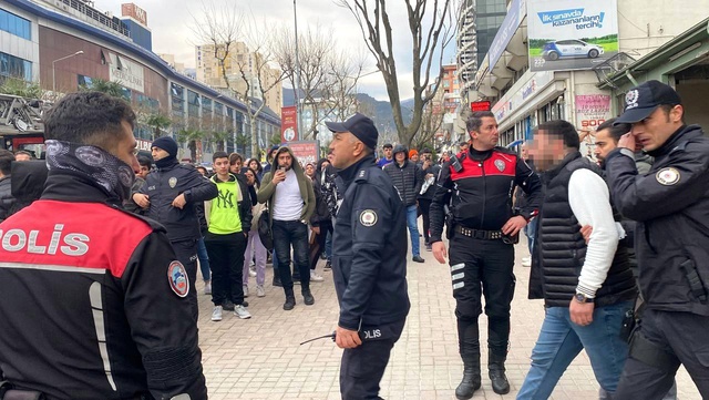 3 saatlik müzakere eşi ve bebeği gelince son buldu 3 saatlik müzakere eşi ve bebeği gelince son buldu