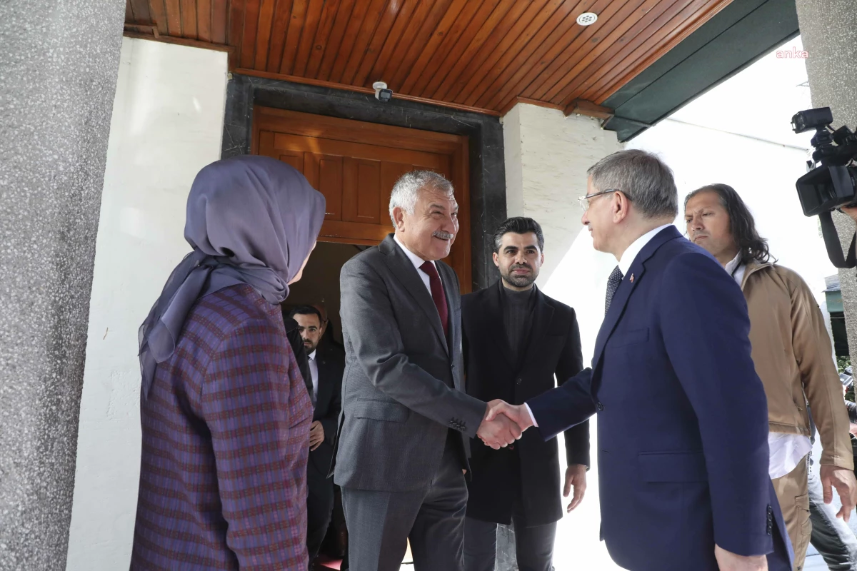 Ahmet Davutoğlu, Adana Büyükşehir Belediye Başkanı Karalar\'ı Ziyaret Etti