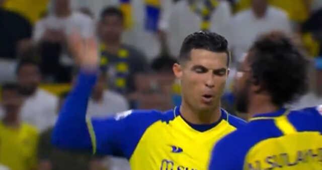 Arabistan'da kendini iyice bozdu! Ronaldo'dan stadı buz kestiren hareket Arabistan'da kendini iyice bozdu! Ronaldo'dan stadı buz kestiren hareket