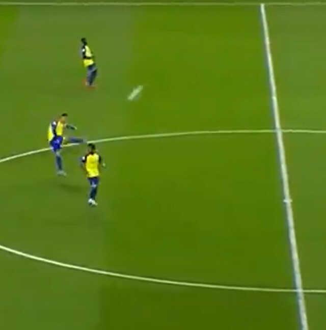 Arabistan'da kendini iyice bozdu! Ronaldo'dan stadı buz kestiren hareket Arabistan'da kendini iyice bozdu! Ronaldo'dan stadı buz kestiren hareket